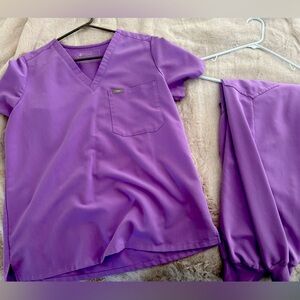 Figs scrubs set, purple.